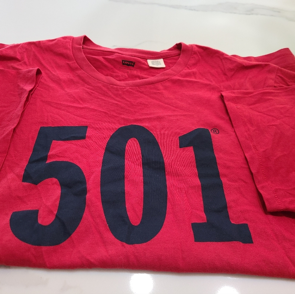 Levi's t shirt